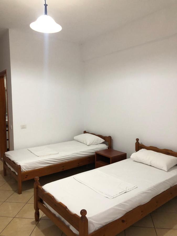 Center Hotel Pirro Himare Exterior photo